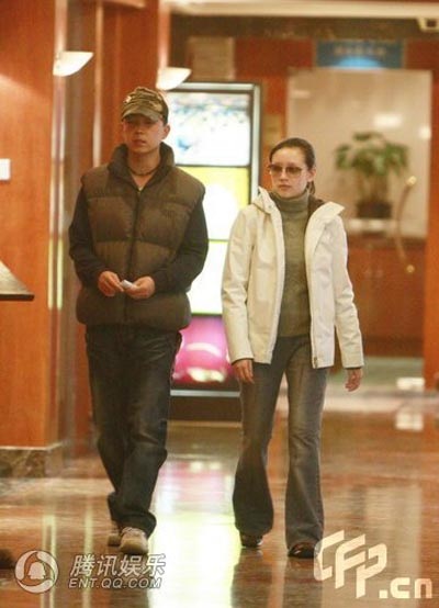 Bà mẹ trẻ Đổng Khiết “lộ diện” sau khi sinh - 2