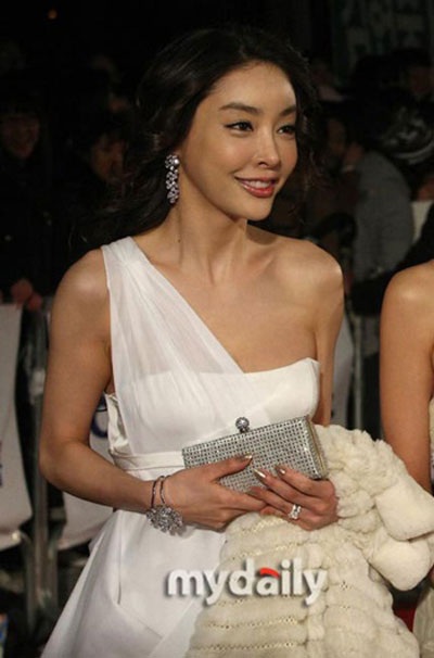 Quản lý cũ của Jang Ja Yeon trình diện tại sở cảnh sát - 1 Quản lý cũ của Jang Ja Yeon trình diện tại sở cảnh sát - 1