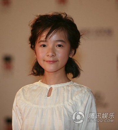 Thành Long được mỹ nhân “hộ tống” - 20