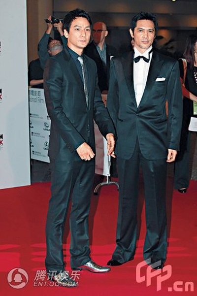 Thành Long được mỹ nhân “hộ tống” - 22