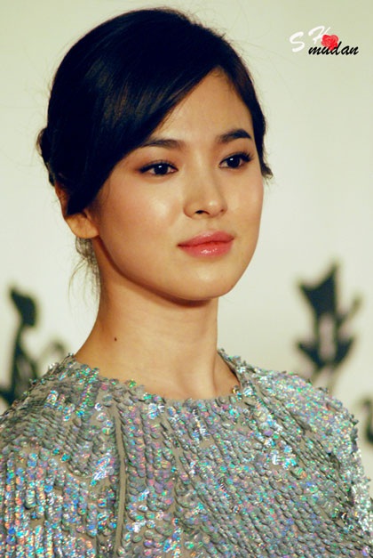 Song Hye Kyo đẹp lung linh trong mắt đồng nghiệp - 10