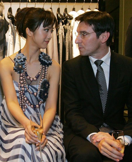 Thang Duy “hút hồn” phóng viên Hồng Kông - 2