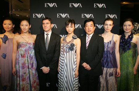 Thang Duy “hút hồn” phóng viên Hồng Kông - 1