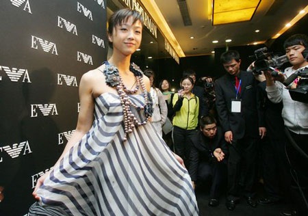 Thang Duy “hút hồn” phóng viên Hồng Kông - 11