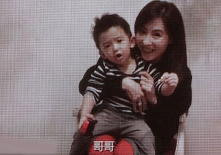 Con trai Trương Bá Chi càng lớn càng đáng yêu! - 1