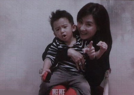Con trai Trương Bá Chi càng lớn càng đáng yêu! - 2