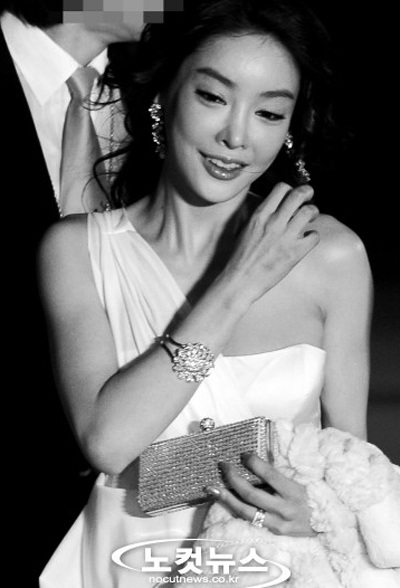 Khoảnh khắc đẹp của nữ diễn viên bạc mệnh Jang Ja Yeon - 27 Khoảnh khắc đẹp của nữ diễn viên bạc mệnh Jang Ja Yeon - 27