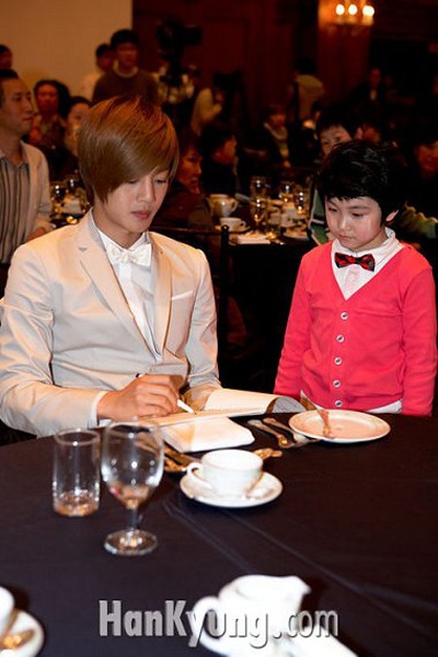 Các fan lo lắng cho các chàng của “Boys before flowers” - 4