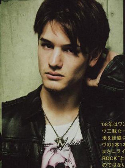 Một nam ca sĩ của Nhật bị tạm giữ vì “sàm sỡ” - 1