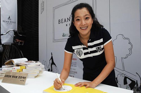 Kim Hee Sun: “Tôi đang bận rộn làm mẹ” - 2 Kim Hee Sun: “Tôi đang bận rộn làm mẹ” - 2