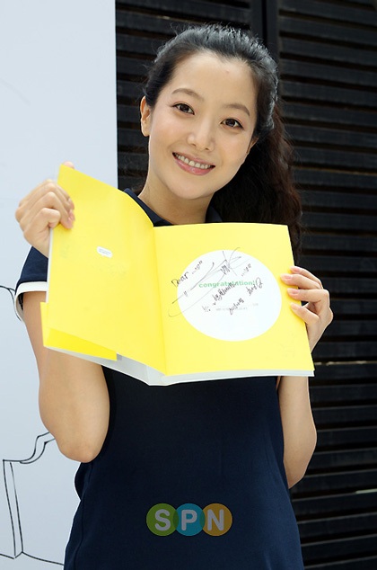 Kim Hee Sun: “Tôi đang bận rộn làm mẹ” - 4 Kim Hee Sun: “Tôi đang bận rộn làm mẹ” - 4