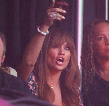 Jennifer Lopez trở thành fan cuồng của “ông xã” - 2 Jennifer Lopez trở thành fan cuồng của “ông xã” - 2
