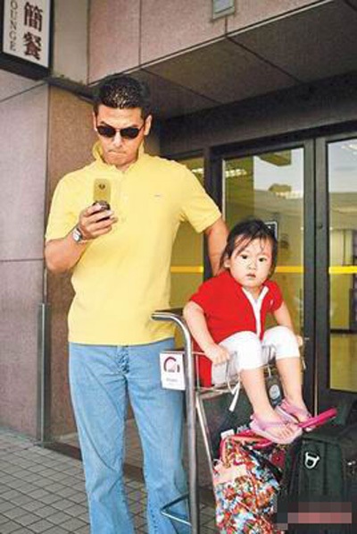 Con gái Giả Tịnh Văn đang sống tại Mỹ - 4