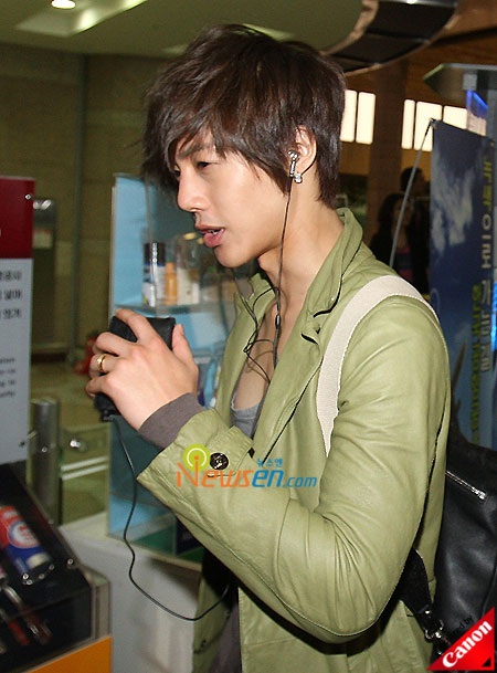 F4 xứ Hàn mệt mỏi trên đường tới Nhật Bản - 7