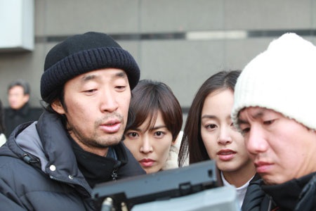 Ra mắt poster phim “hot” của Kim Tae Hee - 10