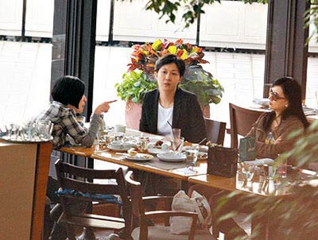 Thành Long sắp đoàn tụ với con gái riêng? - 3 Thành Long sắp đoàn tụ với con gái riêng? - 3