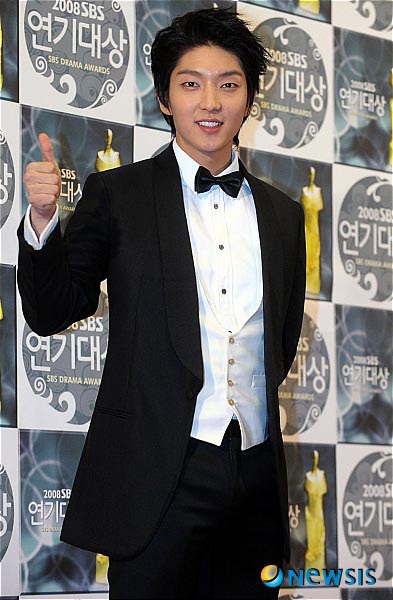 Moon Geun Young bật khóc khi nhận giải Daesang - 13 Moon Geun Young bật khóc khi nhận giải Daesang - 13