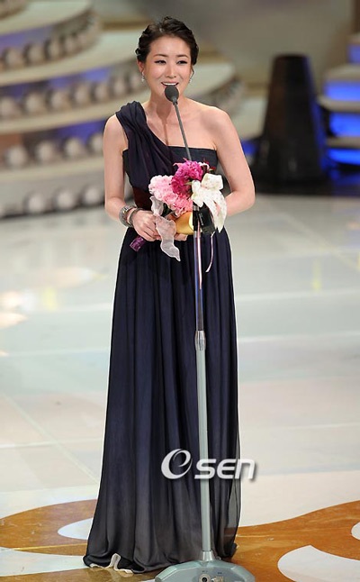 Sao Hàn thướt tha trên thảm đỏ - 23