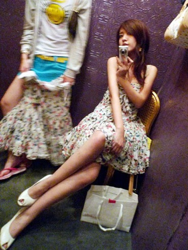 “Tình địch” của Châu Huệ Mẫn trốn về quê - 4