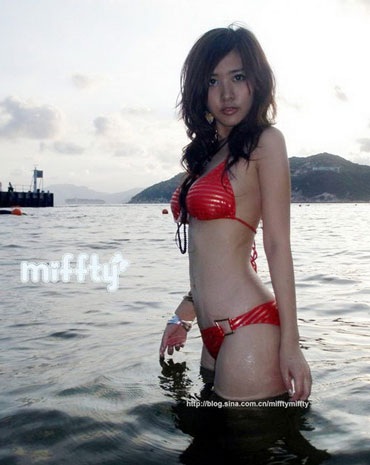 “Tình địch” của Châu Huệ Mẫn trốn về quê - 2