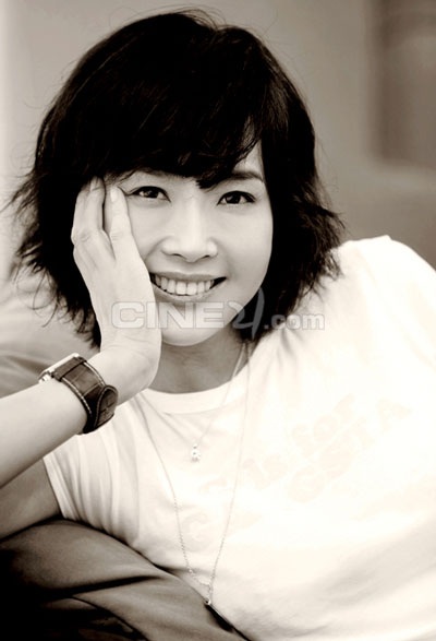 Fan viếng mộ Choi Ji Shil nhân ngày sinh nhật - 10 Fan viếng mộ Choi Ji Shil nhân ngày sinh nhật - 10