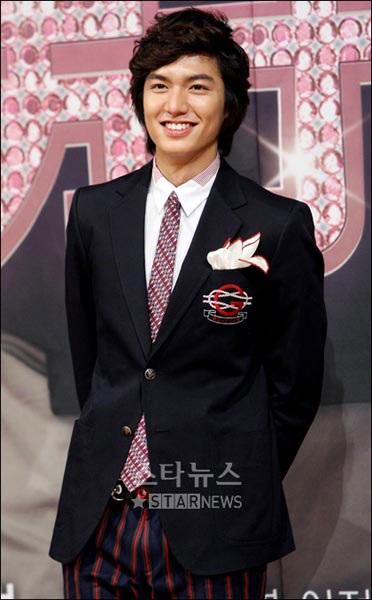 Nhóm F4 xứ Hàn tổ chức buổi họp báo đầu tiên - 13