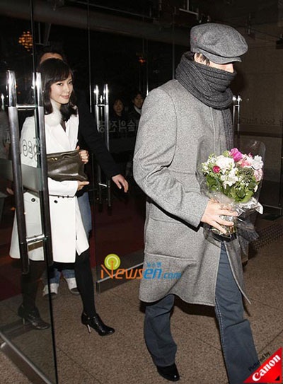 Vợ chồng Kwon Sang Woo “lộ diện” - 1