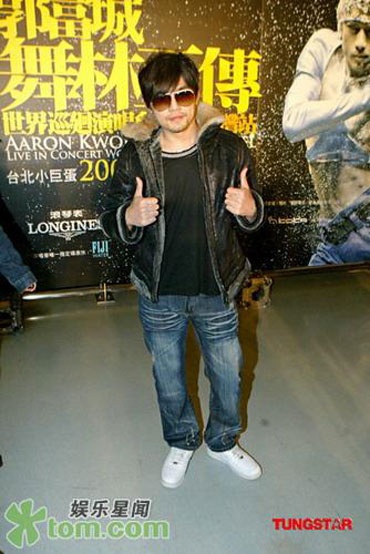 Ấn tượng với trang phục biểu diễn của Quách Phú Thành - 16