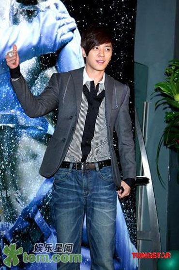 Ấn tượng với trang phục biểu diễn của Quách Phú Thành - 19