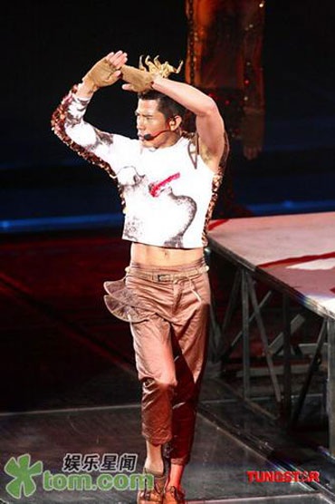 Ấn tượng với trang phục biểu diễn của Quách Phú Thành - 3