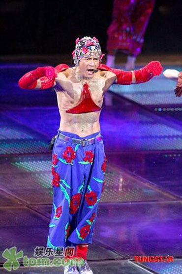 Ấn tượng với trang phục biểu diễn của Quách Phú Thành - 5