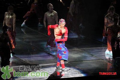 Ấn tượng với trang phục biểu diễn của Quách Phú Thành - 6