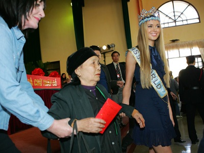 Một ngày theo chân Hoa hậu Thế giới - 14 Một ngày theo chân Hoa hậu Thế giới - 14