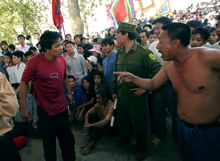 Trăm trai làng hừng hực cướp quả lộc - 7