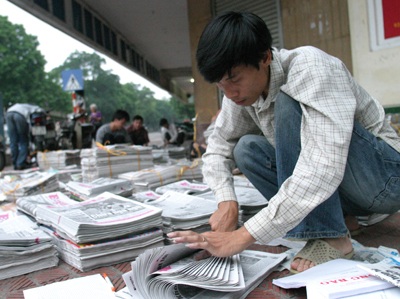 Những đóng góp đằng sau mặt báo - 1