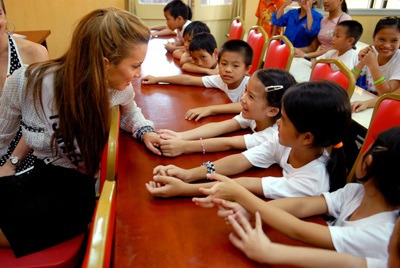 Hoa hậu Israel đến thăm làng trẻ mồ côi Birla - 7