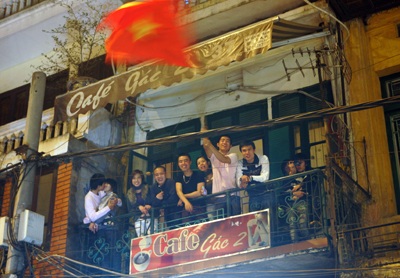 Chùm ảnh: Hà Nội ăn mừng đội tuyển vào chung kết AFF Cup - 18 Chùm ảnh: Hà Nội ăn mừng đội tuyển vào chung kết AFF Cup - 18