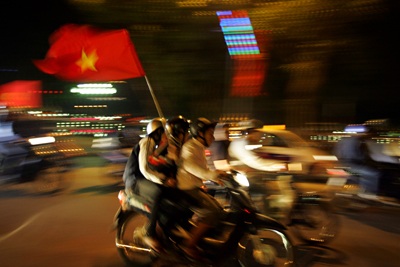 Chùm ảnh: Hà Nội ăn mừng đội tuyển vào chung kết AFF Cup - 2 Chùm ảnh: Hà Nội ăn mừng đội tuyển vào chung kết AFF Cup - 2