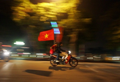 Chùm ảnh: Hà Nội ăn mừng đội tuyển vào chung kết AFF Cup - 9 Chùm ảnh: Hà Nội ăn mừng đội tuyển vào chung kết AFF Cup - 9