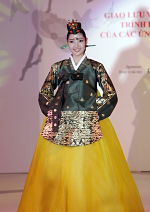 Buổi trình diễn Hanbok của các ứng cử viên hoa hậu Hàn Quốc 2008  - 3