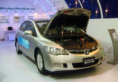Ô tô hybrid ra mắt người tiêu dùng thủ đô - 1