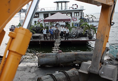 Chùm ảnh: “Chia tay” nhà nổi Hồ Tây - 1