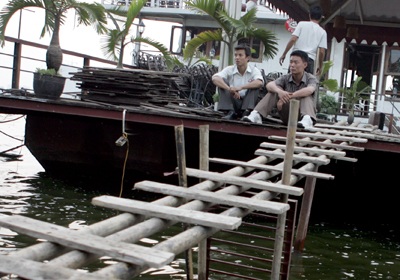 Chùm ảnh: “Chia tay” nhà nổi Hồ Tây - 12