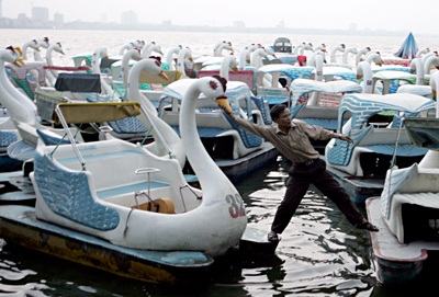 Chùm ảnh: “Chia tay” nhà nổi Hồ Tây - 13