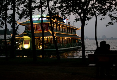 Chùm ảnh: “Chia tay” nhà nổi Hồ Tây - 15