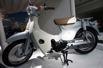 "Đồ chơi" Honda: Xe máy tiết kiệm xăng - 4