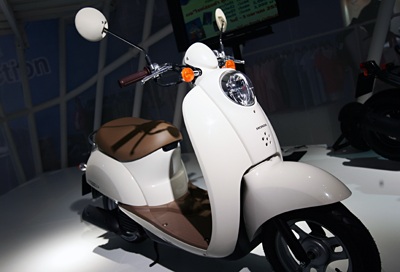 "Đồ chơi" Honda: Xe máy tiết kiệm xăng - 2