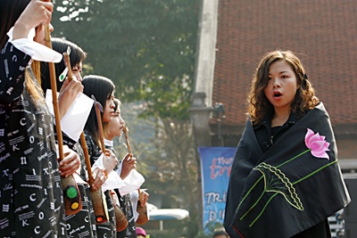 “Ngạt thở” vì… thơ! - 5