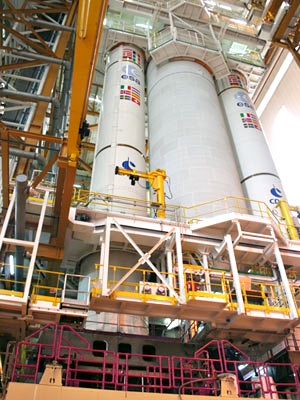 Vệ tinh VINASAT-1 sẵn sàng rời bệ phóng - 2 Vệ tinh VINASAT-1 sẵn sàng rời bệ phóng - 2