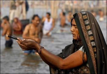 Kumbh Mela: chùm ảnh lễ hội linh thiêng trên sông Hằng - 5